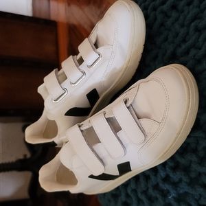 Euc. VEJA VELCRO shoes